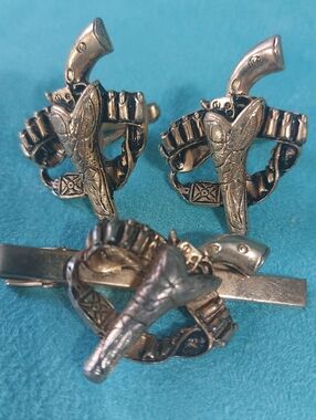 Vintage Anson Western Revolver Cufflinks And Tie Clasp Set, Brass/Goldtone Color
